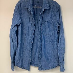 Bullhead Denim Co 100% cotton Blue Denim button down shirt size medium